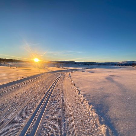 Delikat Hytte Omgitt Av Hallingdals Vakre Fjell Al Luaran gambar