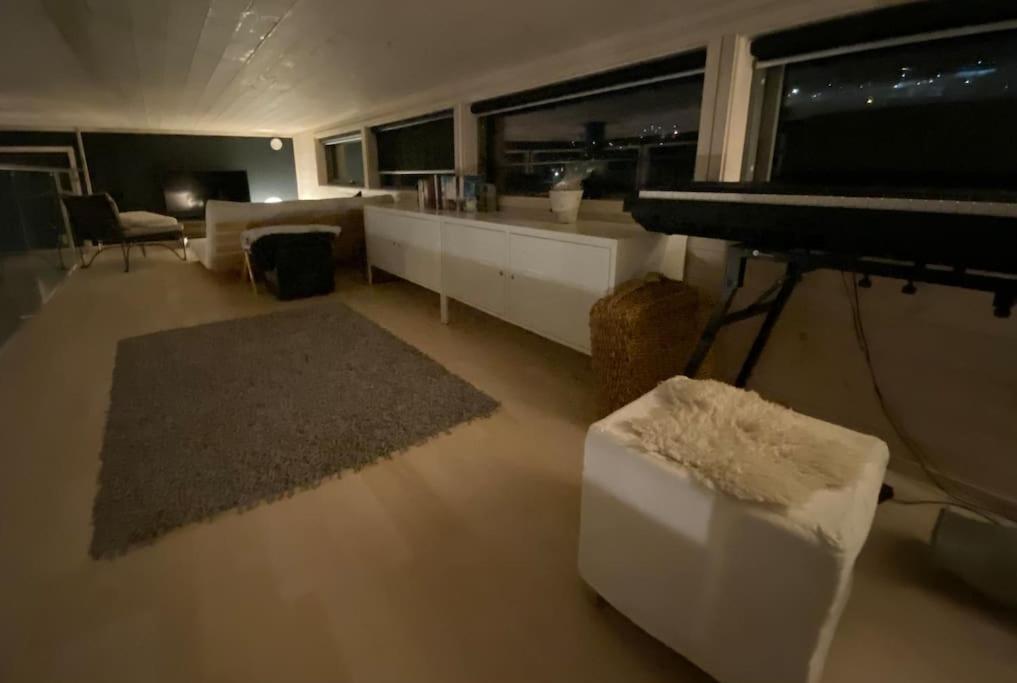 Delikat Hytte Omgitt Av Hallingdals Vakre Fjell Al Luaran gambar