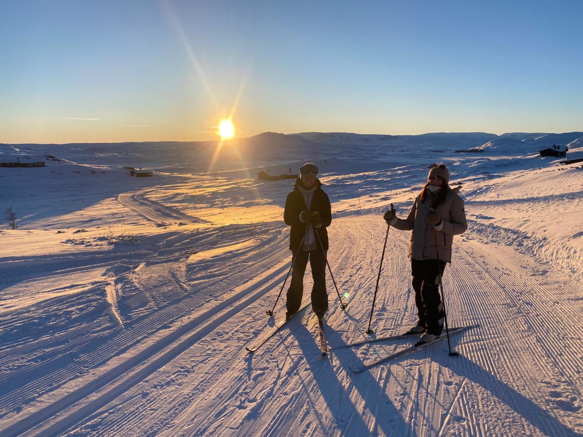 Delikat Hytte Omgitt Av Hallingdals Vakre Fjell Al Luaran gambar