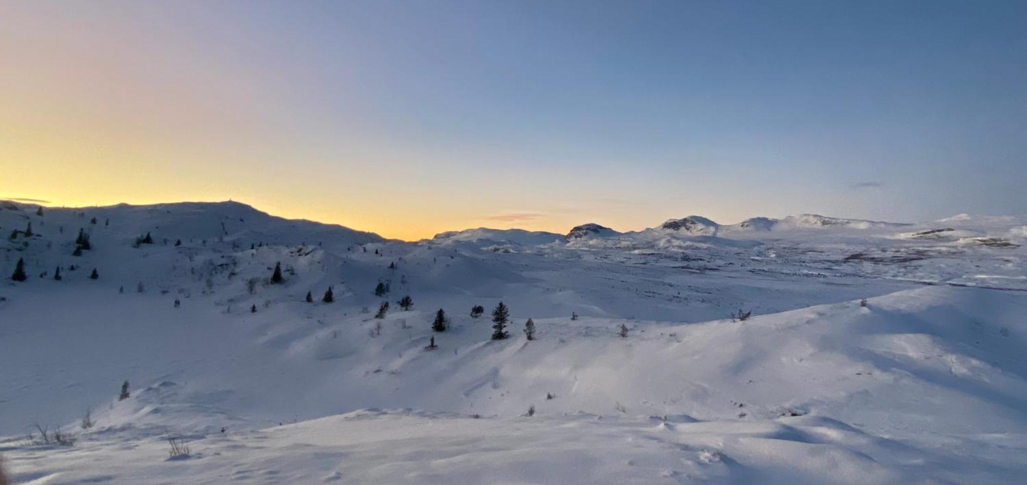 Delikat Hytte Omgitt Av Hallingdals Vakre Fjell Al Luaran gambar